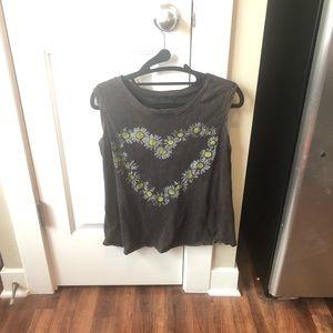 Sleeveless daisy graphic tank